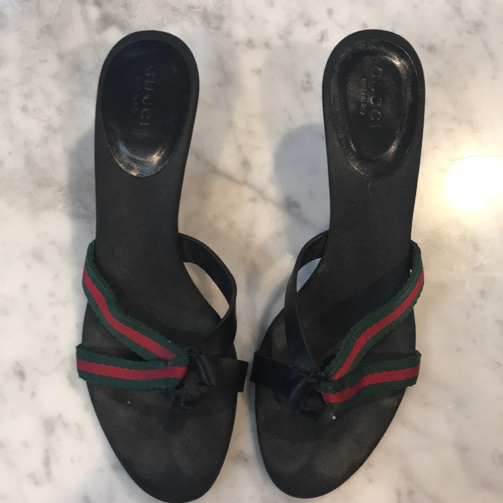 Gucci kitten heels with Italian stripe detail